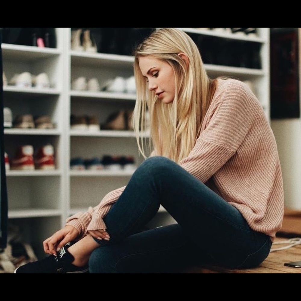 brandy melville pink ollie sweater